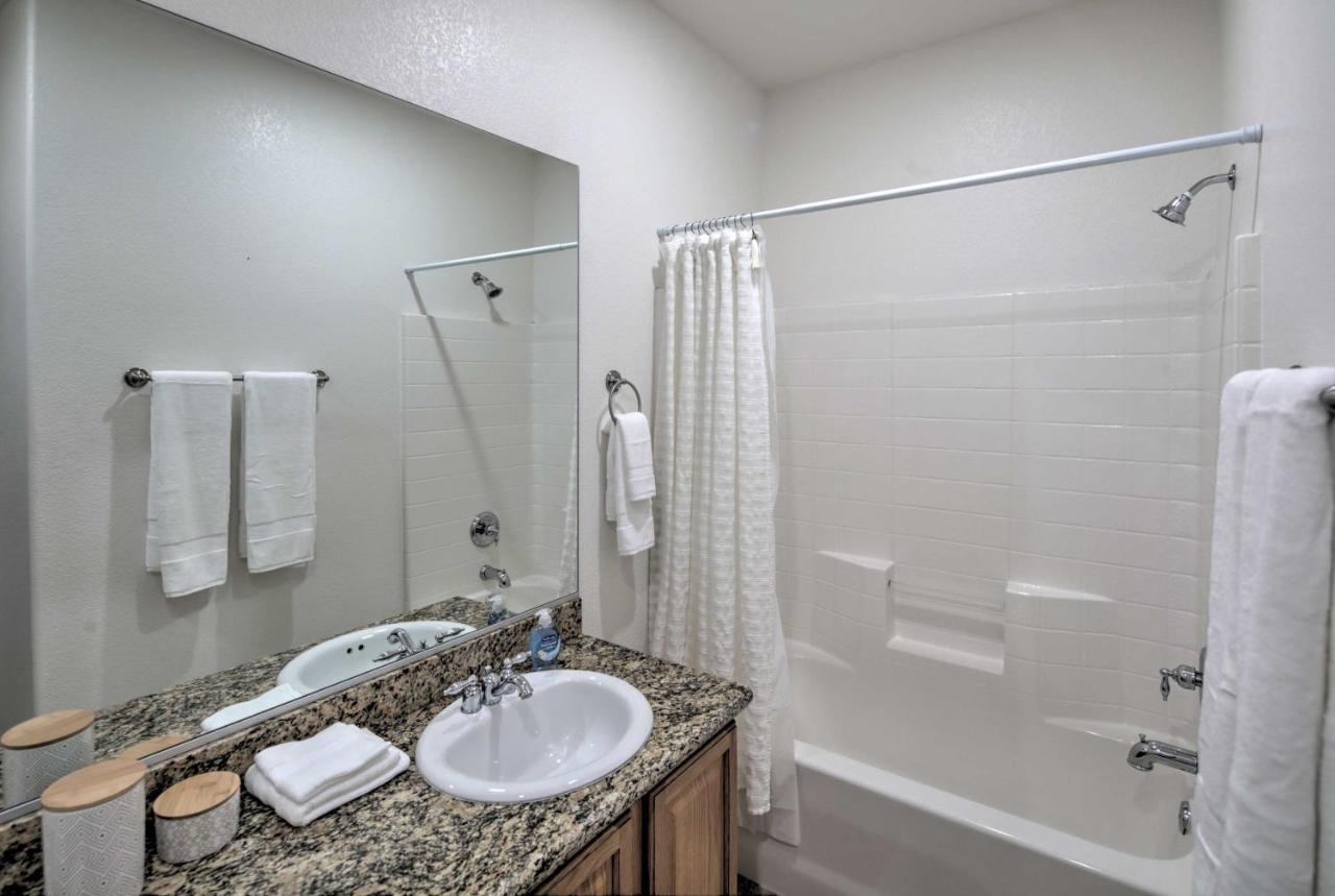 Desert Condo With Pool About 3 Miles To Colorado River! Bullhead City Zewnętrze zdjęcie